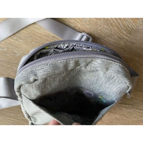 Vera Bradley Crossbody Purse - Picture 5 of 7